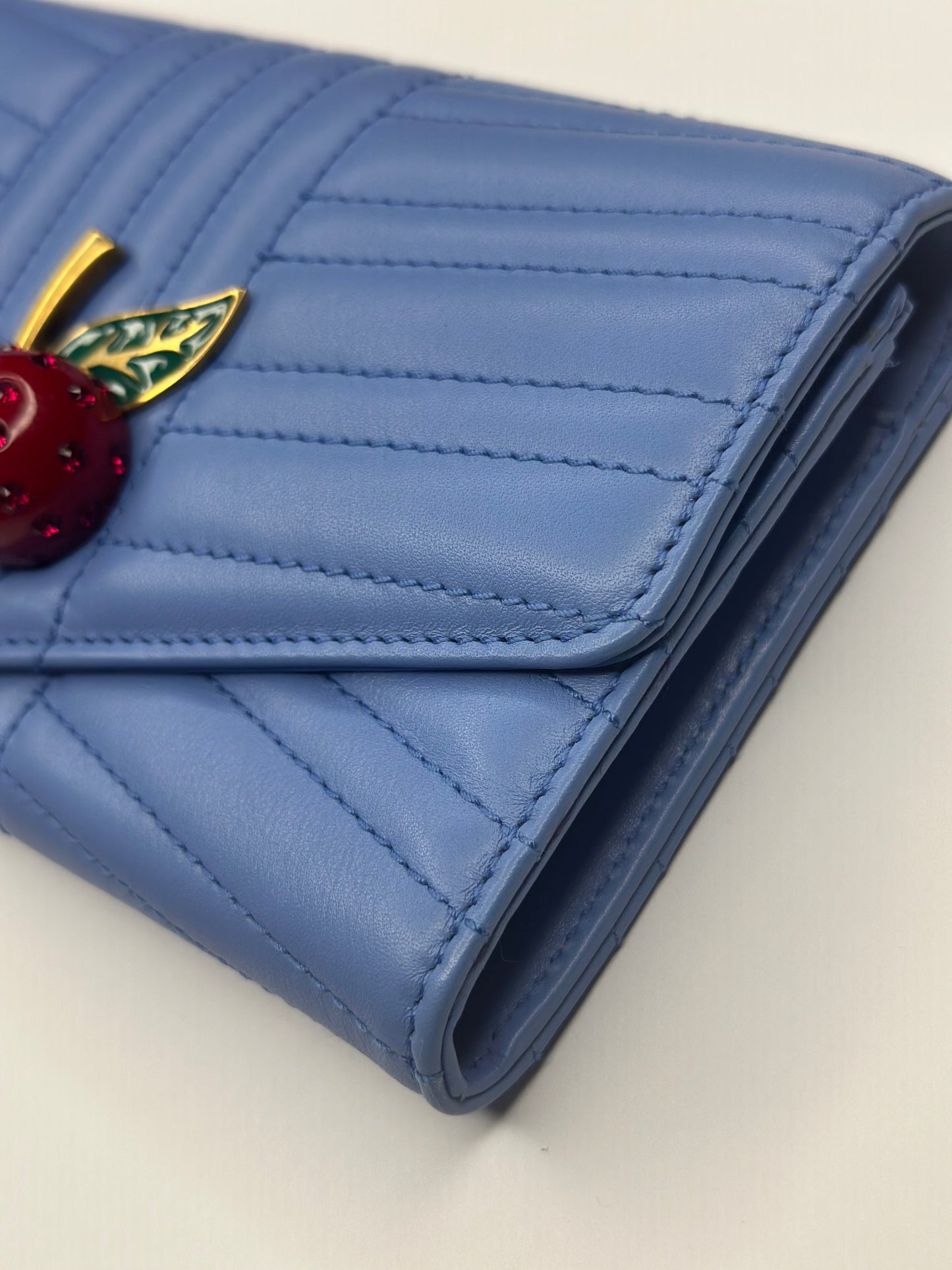 Pre-owned Gucci Continental Wallet Blue with Cherry Charm