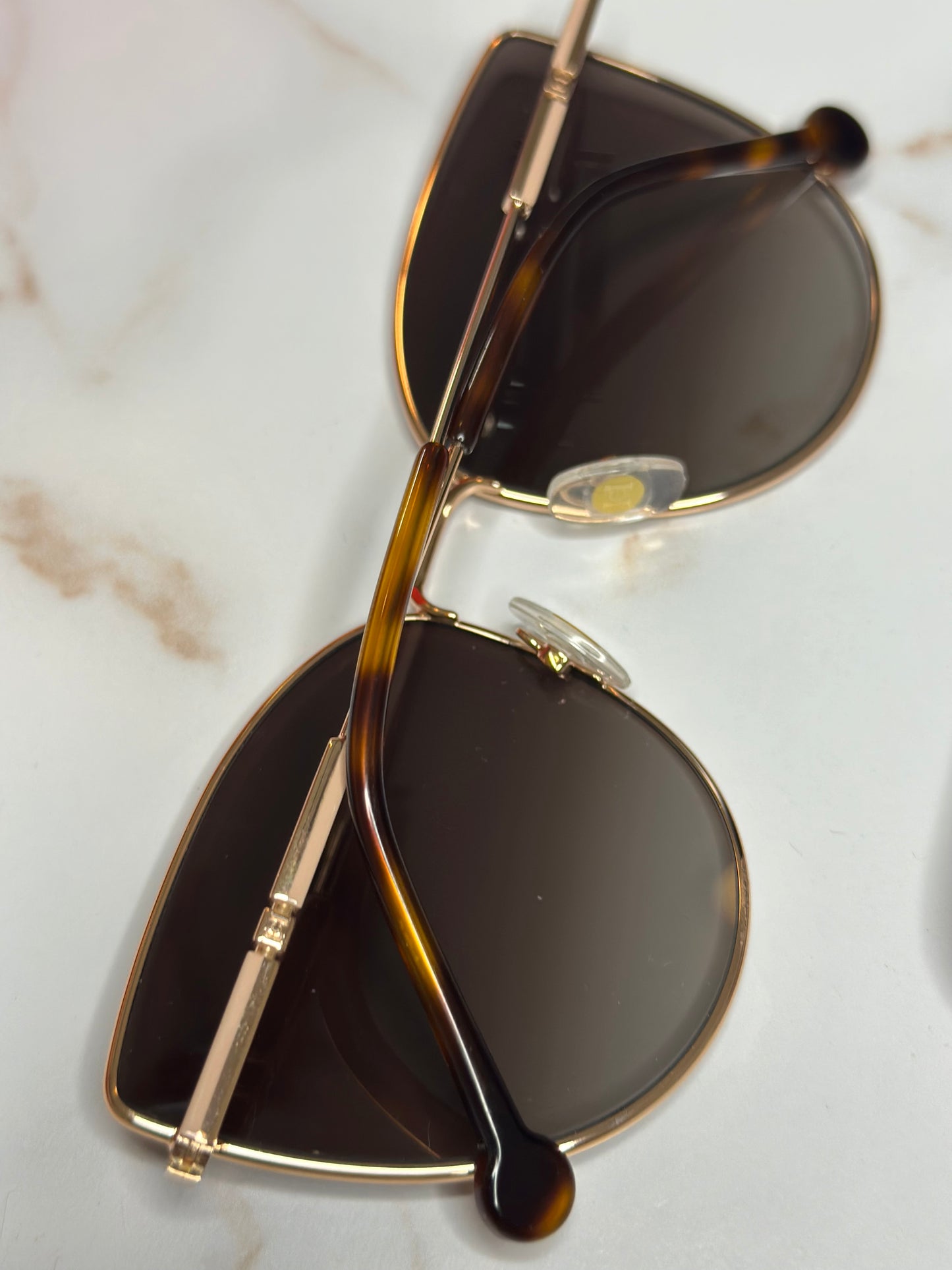 Pre-owned Carolina Herrera, classic cat eye frame with tortoise detail sunglasses