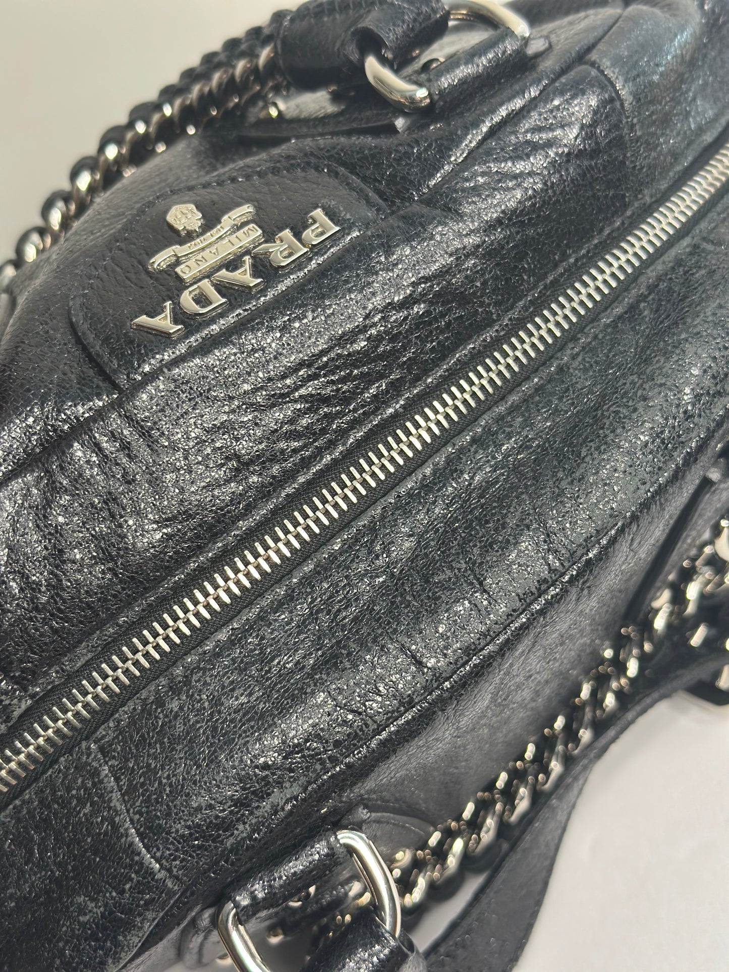 Pre-owned Prada Cervo Lux leather chain shoulder bag with a pebbled texture and silver-tone