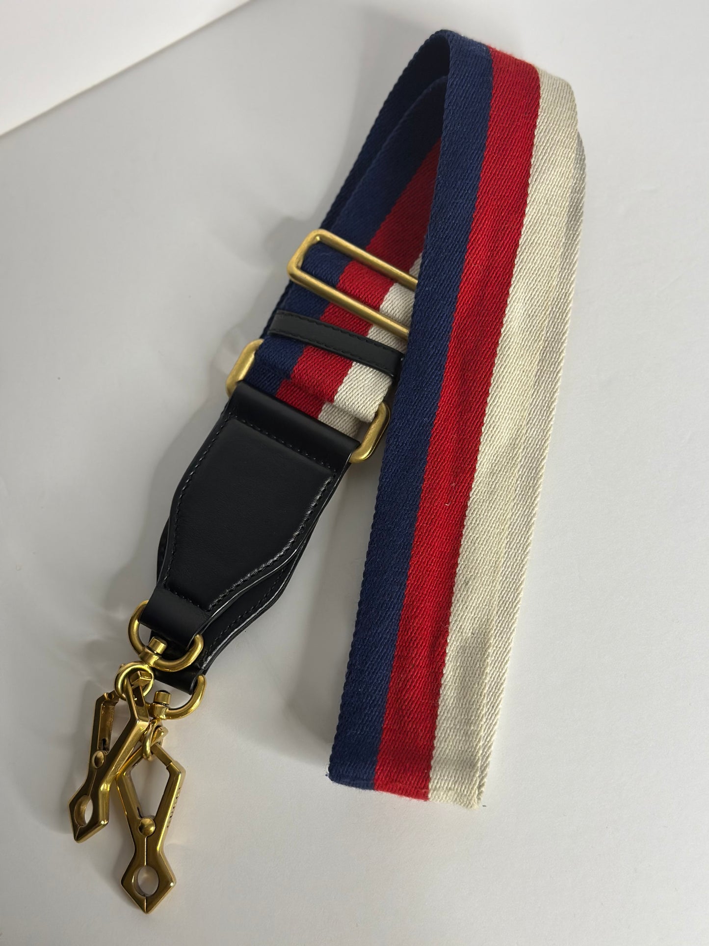 Pre-owned Gucci GG Marmont Black matalasse leather crossbody with sylvie web strap.