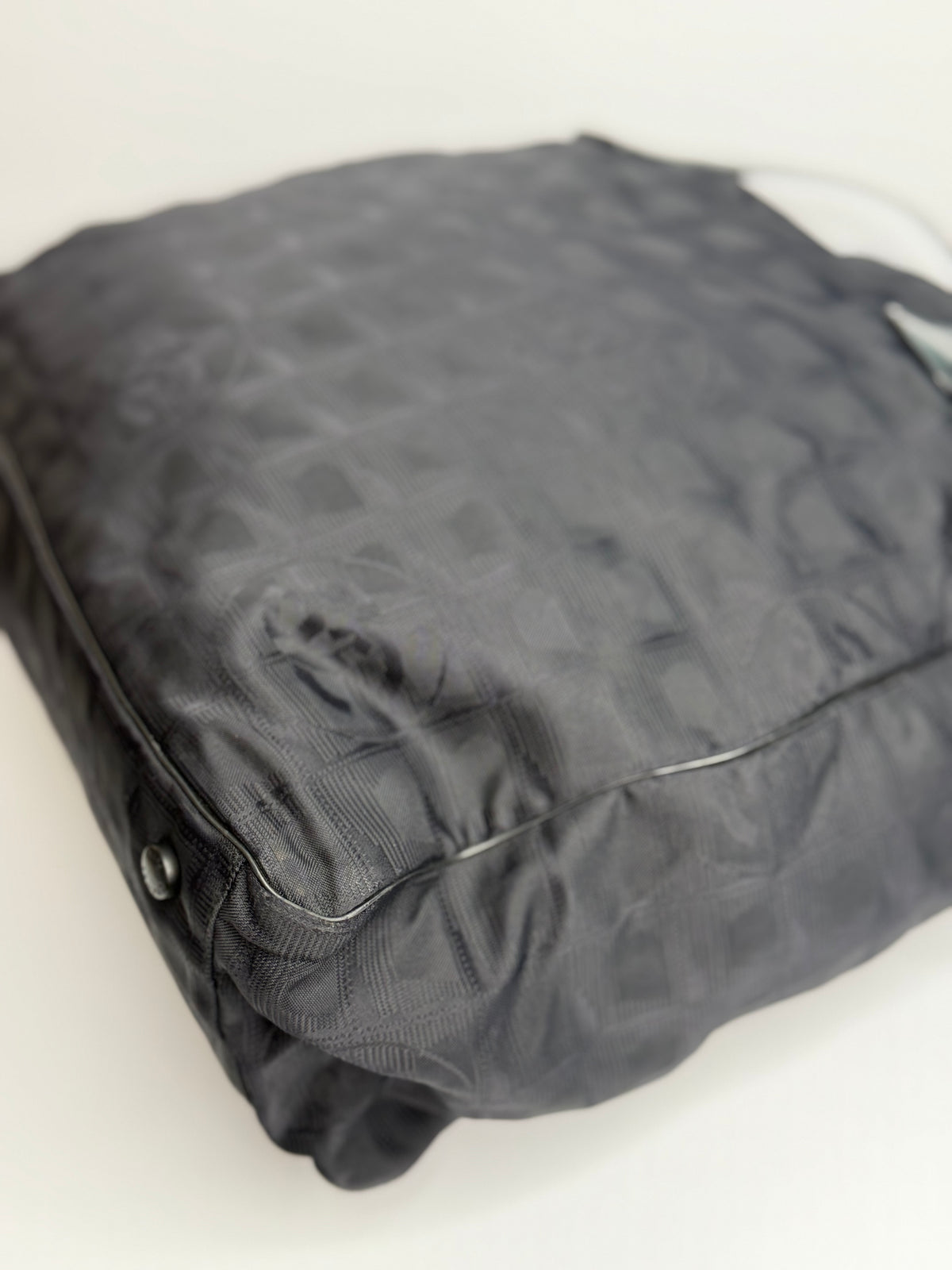 Pre-owned Chanel black nylon, medium travel line tote