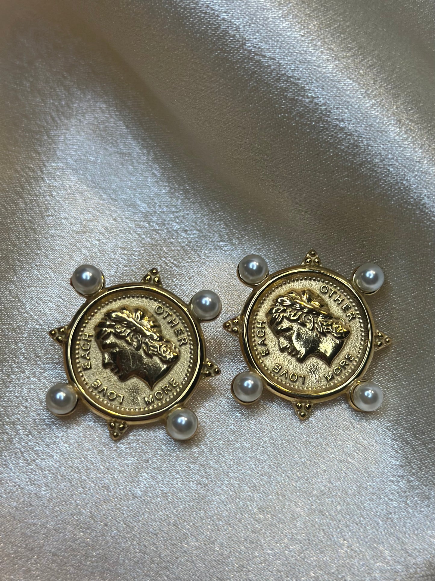 Queen Coin Pearl earrings