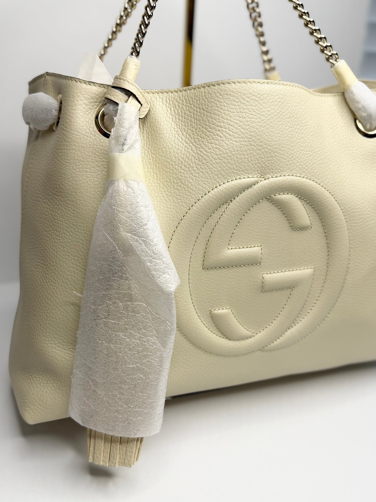Pre-owned Gucci Pebbled Calfskin Medium Soho Chain Shoulder Bag Off White