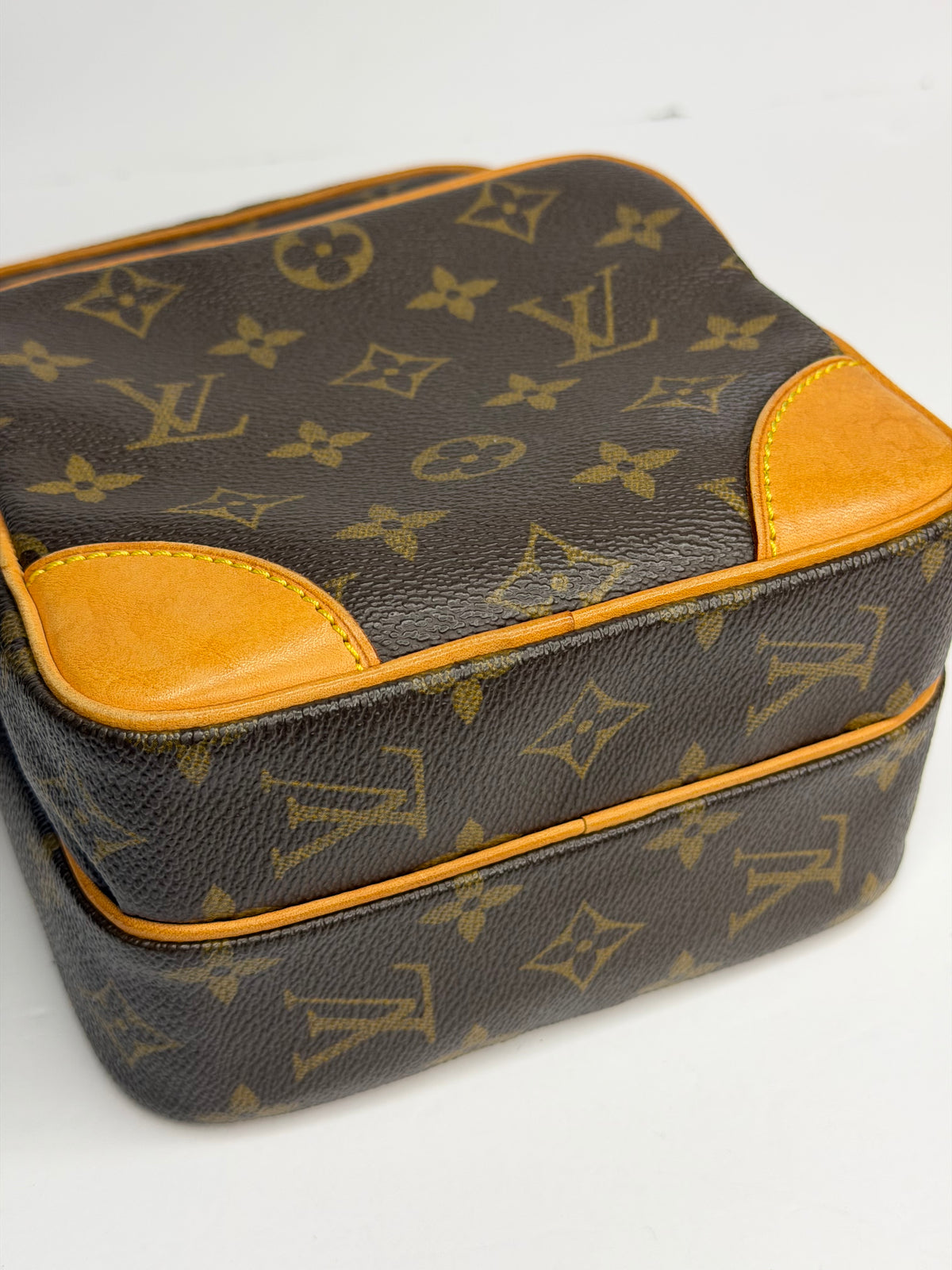Pre-owned Louis Vuitton monogram canvas Amazone crossbody