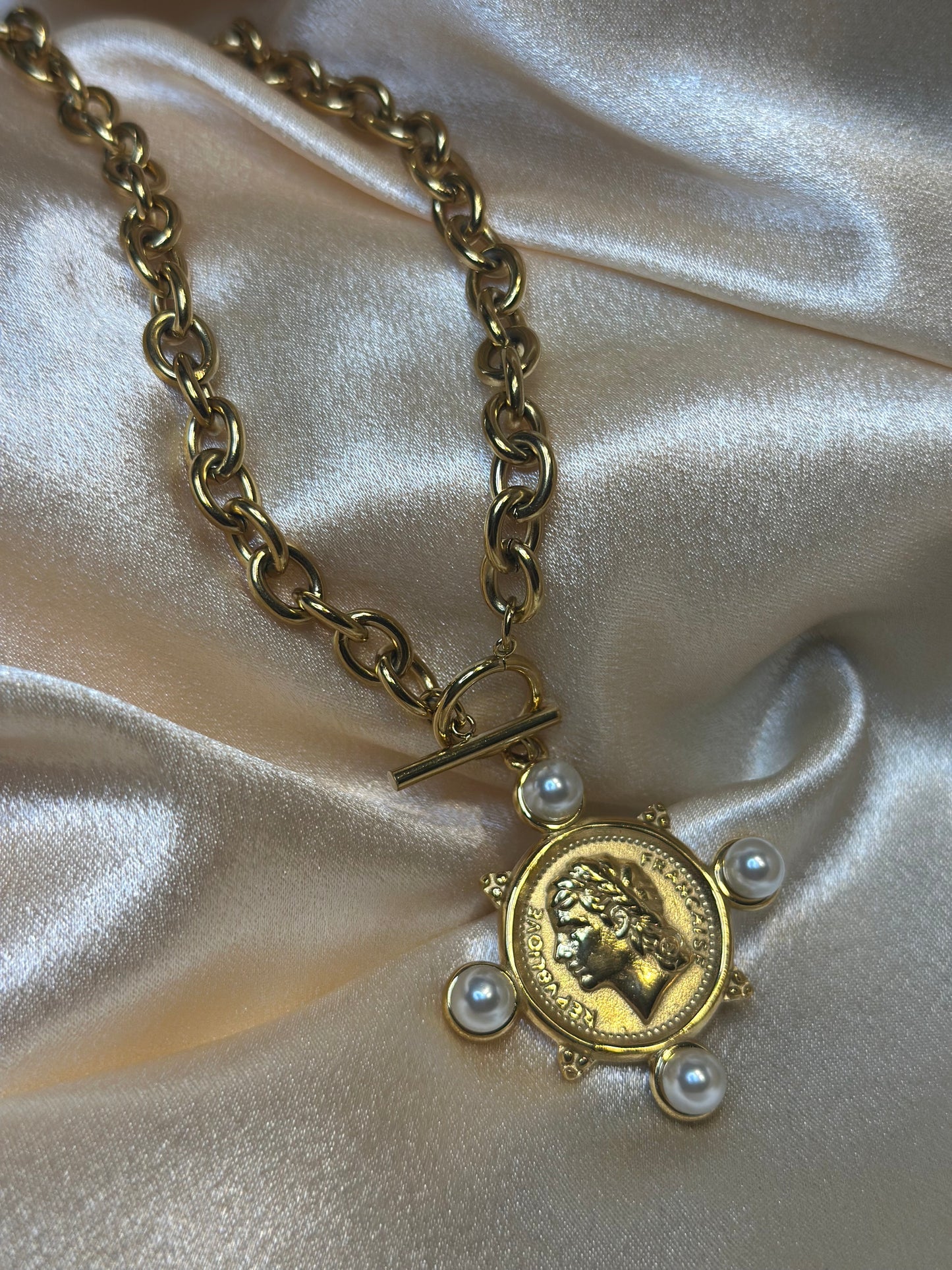 Queen Coin x Pearl Necklace