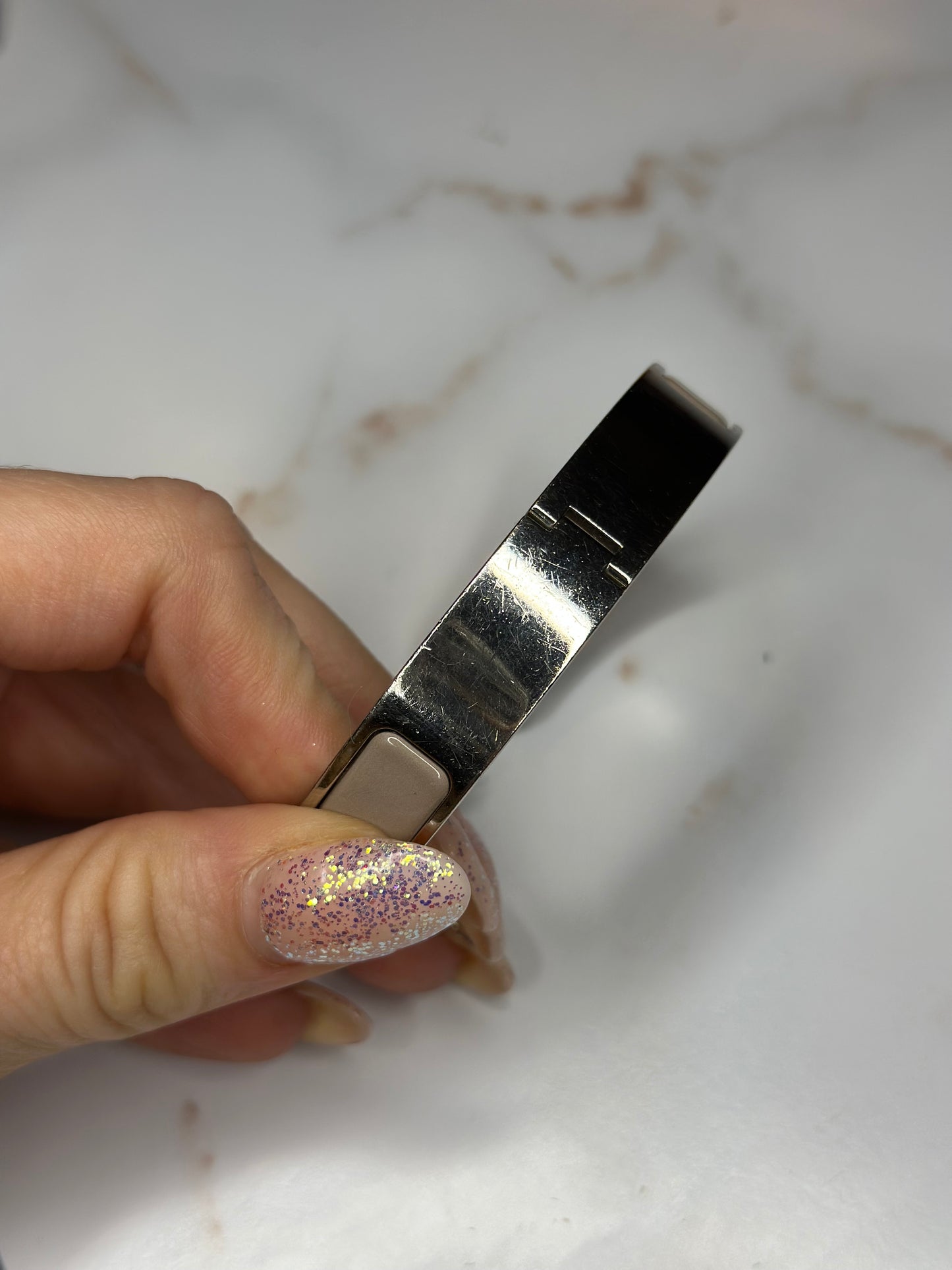 Pre-owned Hermès Clic H bracelet in taupe enamel with a silver-colored, palladium-plated metal finish