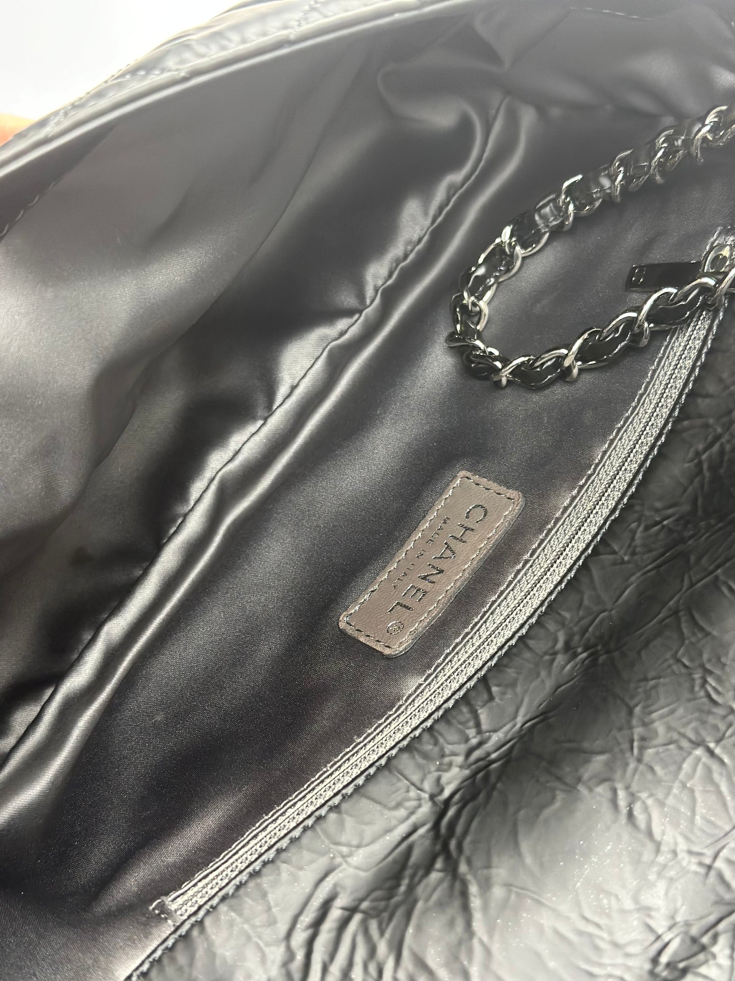 Pre-owned Chanel CC waxed calfskin leather rock and chain collection shoulder bag