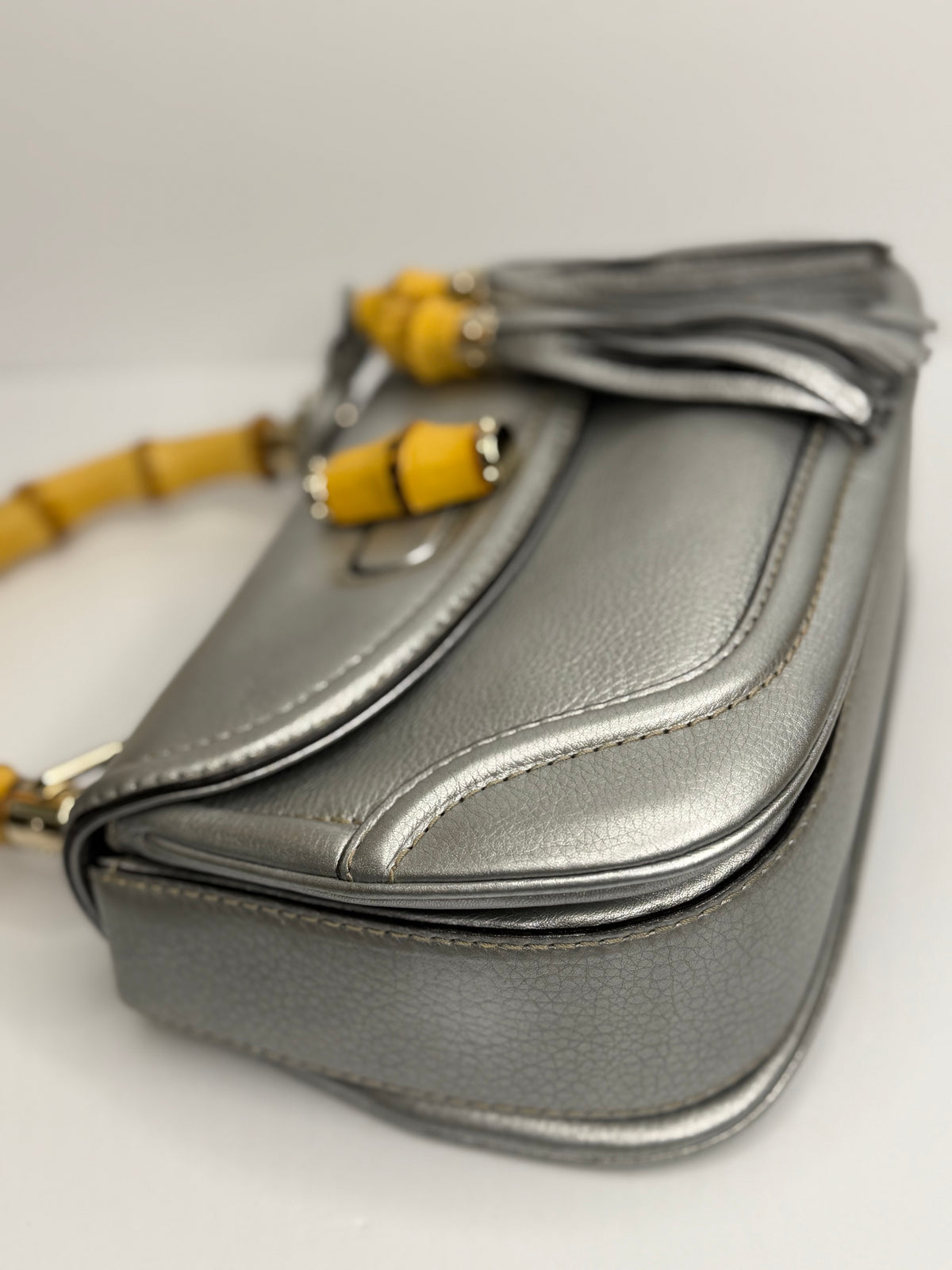 Pre-owned Gucci Metallic Calfskin Medium New Bamboo Top Handle Bag Silver