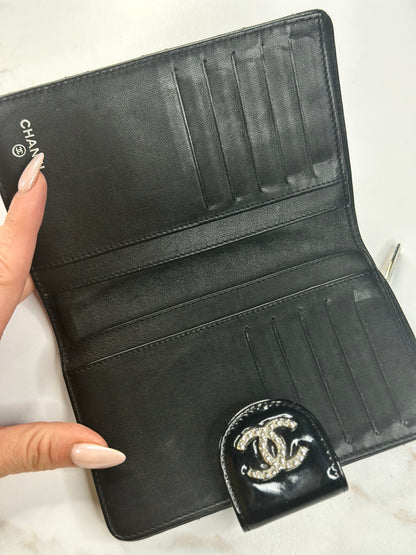 Pre-owned Chanel Patent Quilted Brilliant Zipped Pocket Wallet Black