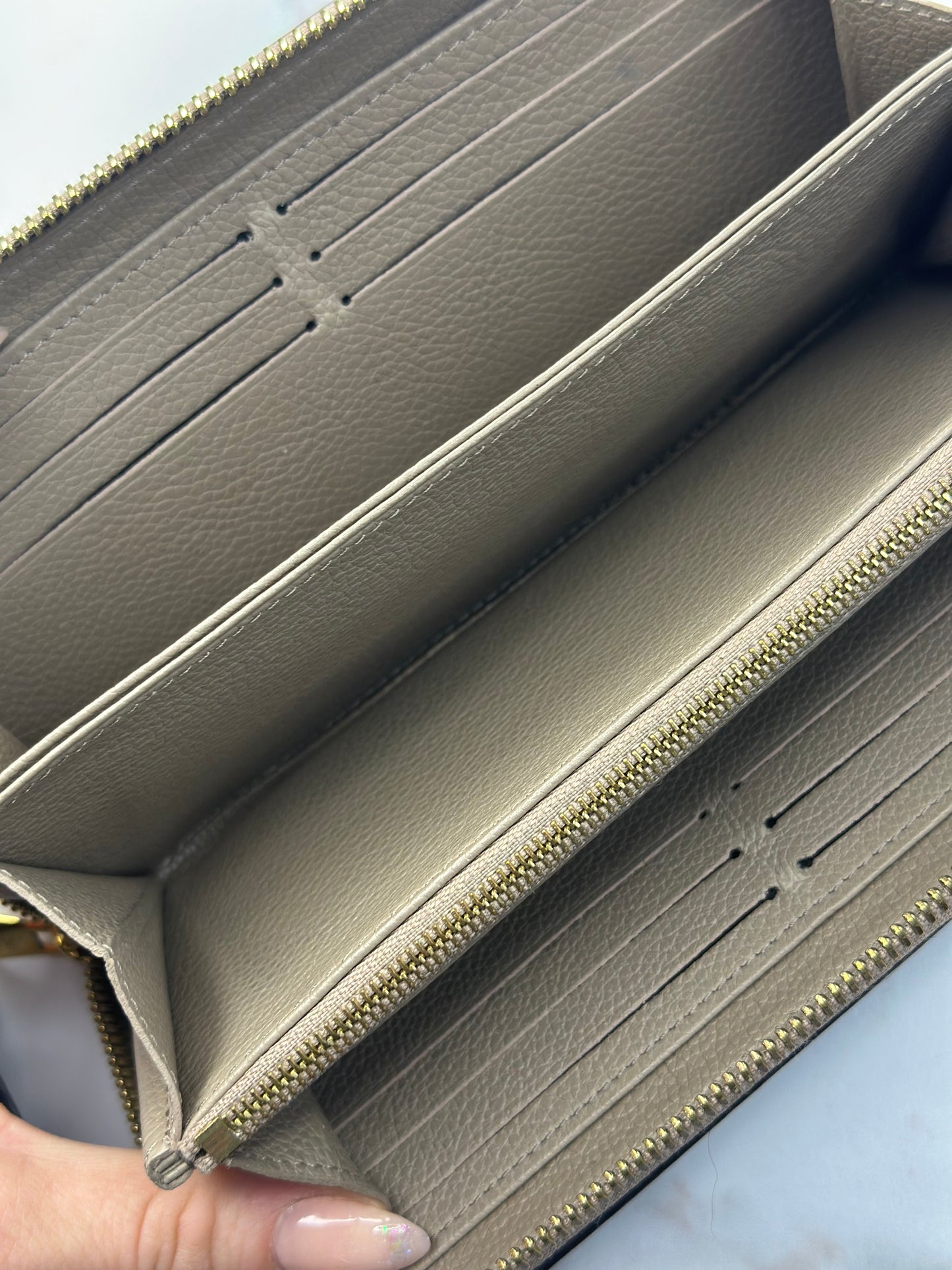 Pre-owned Louis Vuitton beige Empriente leather zippy wallet