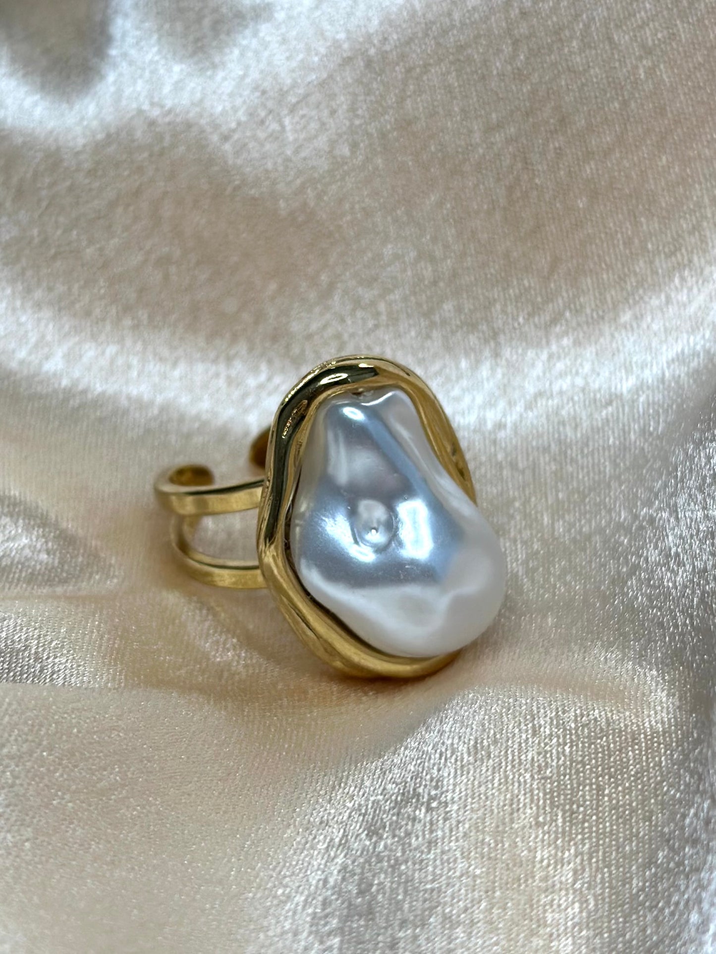 Pearla adjustable ring