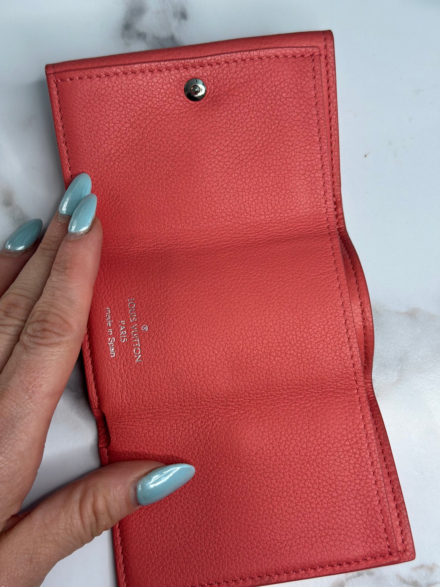 Pre-owned Louis Vuitton Coral leather lock me compact wallet