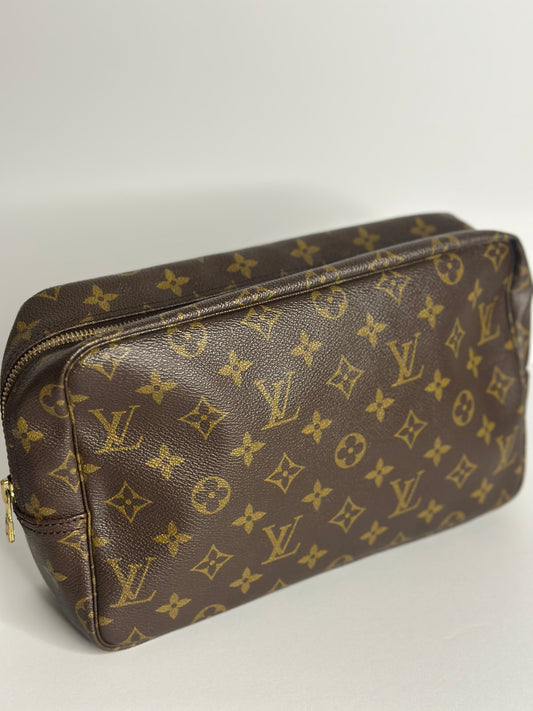 Pre-owned Louis Vuitton monogram canvas toiletry 28 pouch