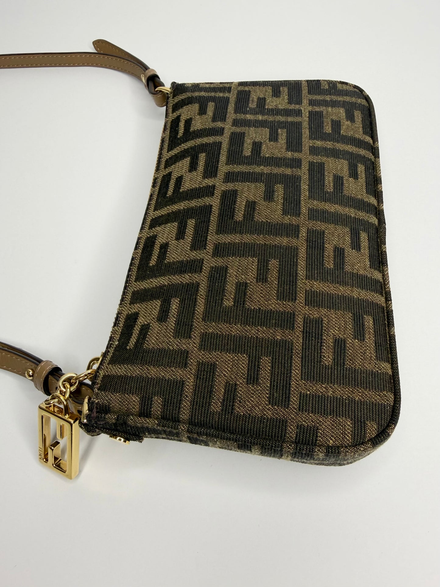 Pre-owned Fendi Baguette Pouch
Brown jacquard FF canvas