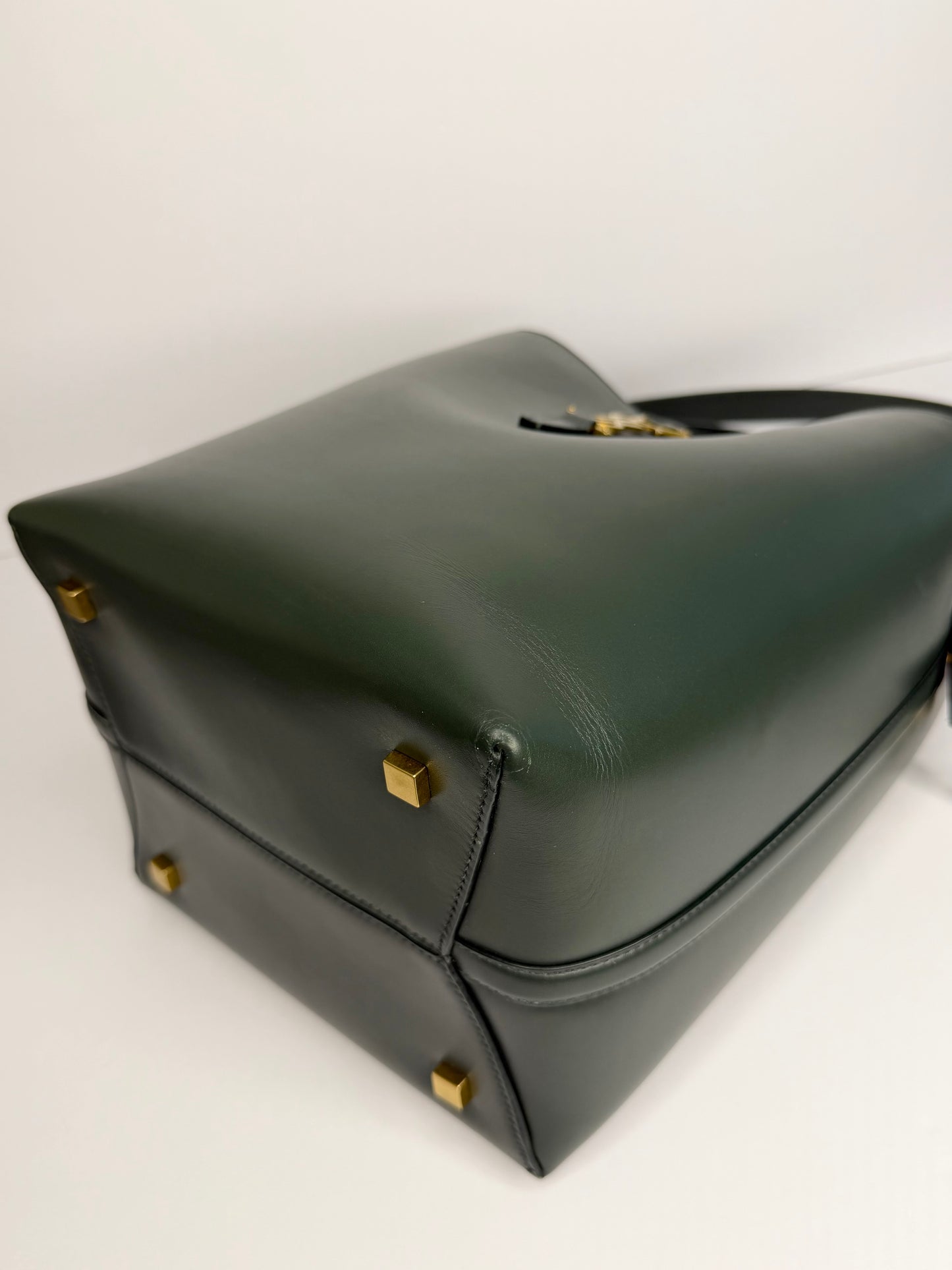 Pre-Owned YSL Shiny Calfskin Le 37 Bucket Bag Vert Fonce