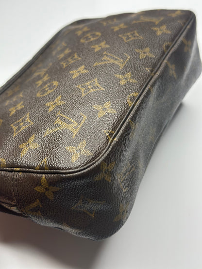 Pre-owned Louis Vuitton monogram canvas toiletry pouch 25