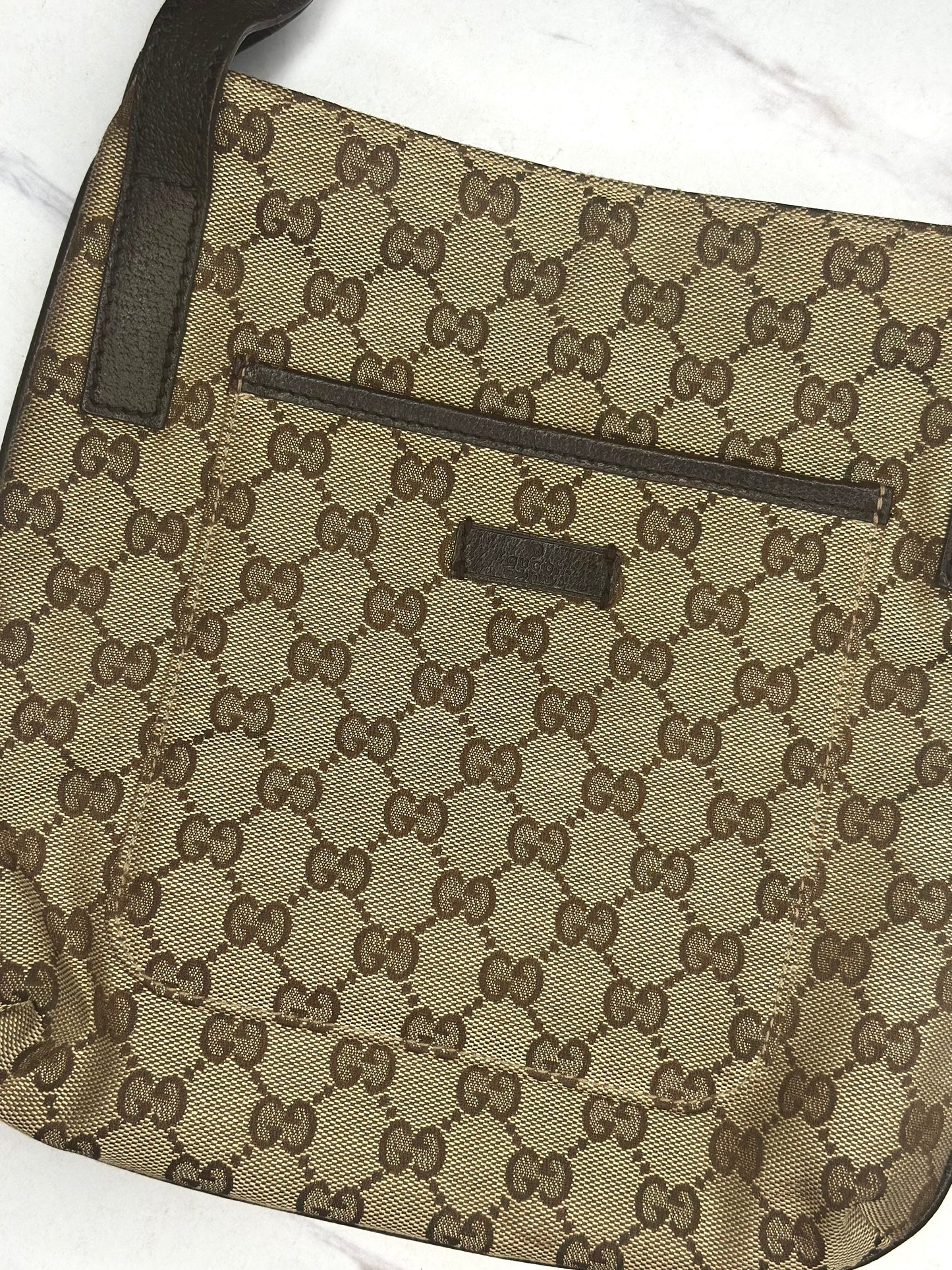 Pre-owned Gucci GG Canvas flat messenger small crossbody