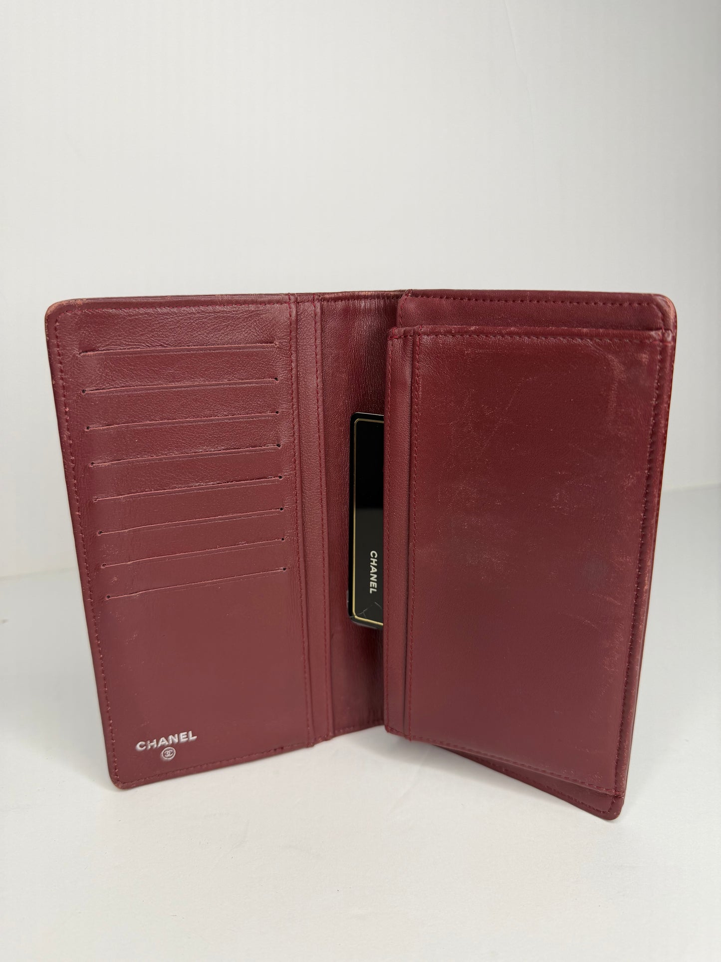 Pre-owned Chanel burgundy caviar leather  Timeless CC L Yen Wallet