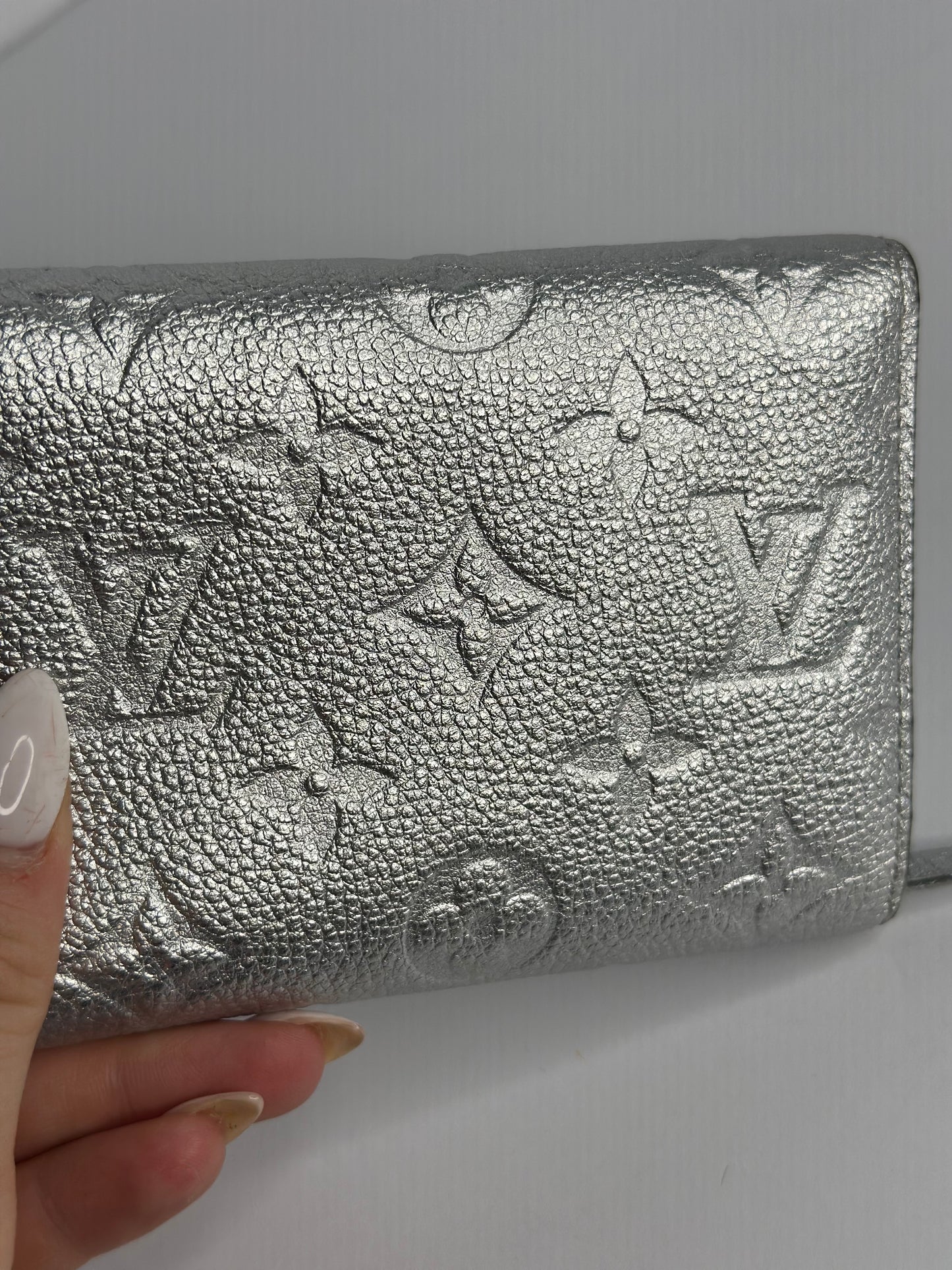 Pre-owned Louis Vuitton metallic silver Empriente leather victorine wallet