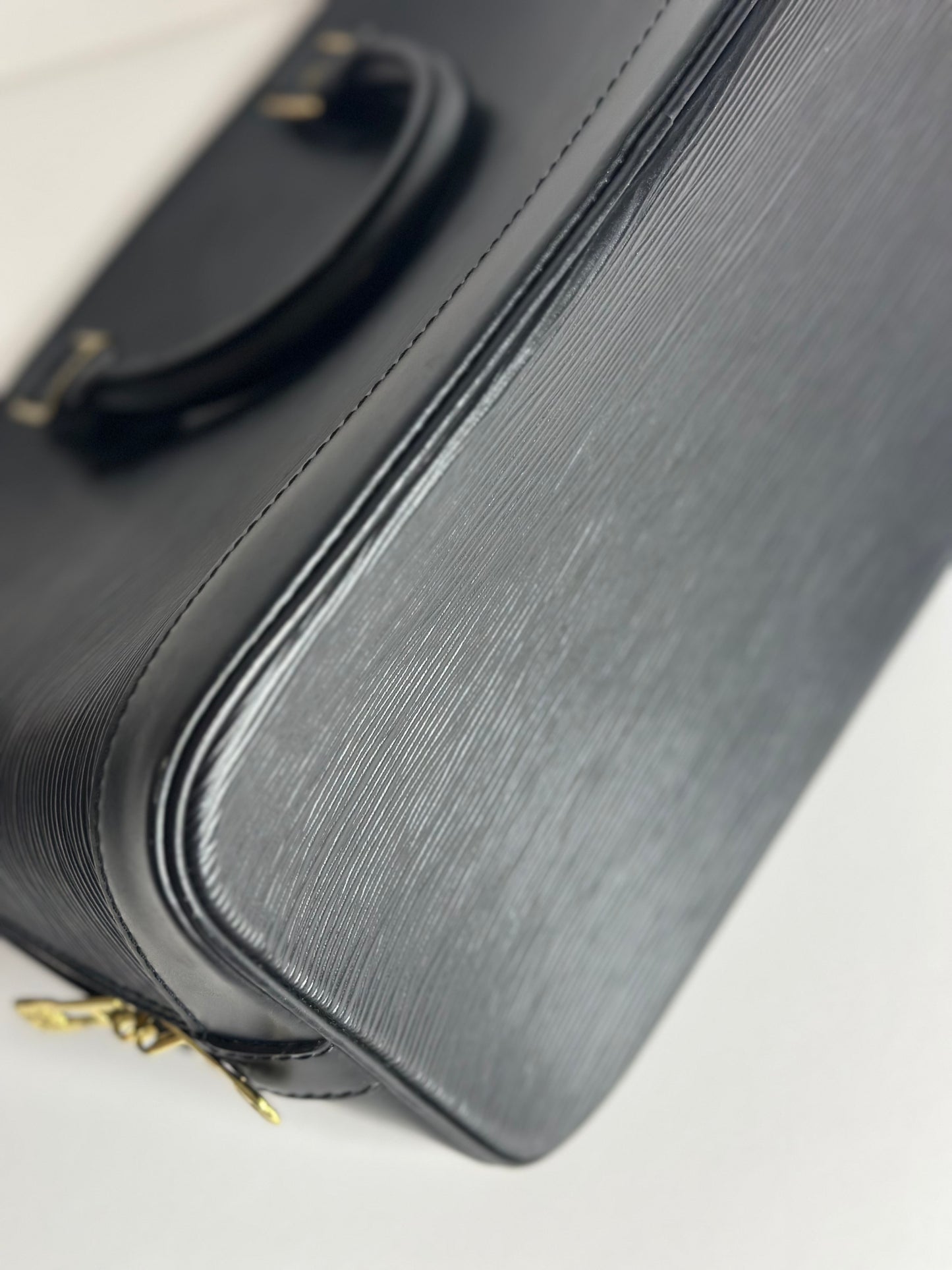 Pre-owned Louis Vuitton Black Epi Alma PM tote