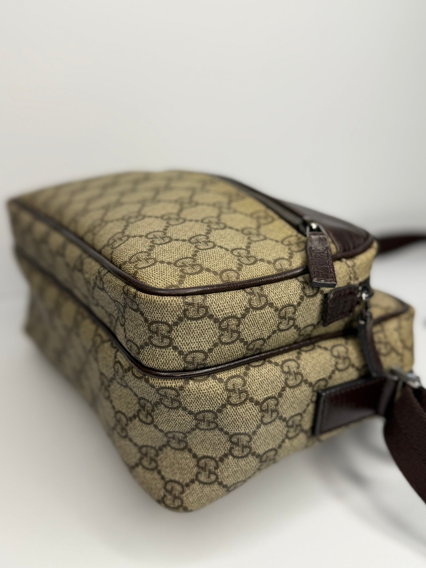 Pre-owned Gucci Beige GG Supreme Canvas Small Camera Messenger Bag