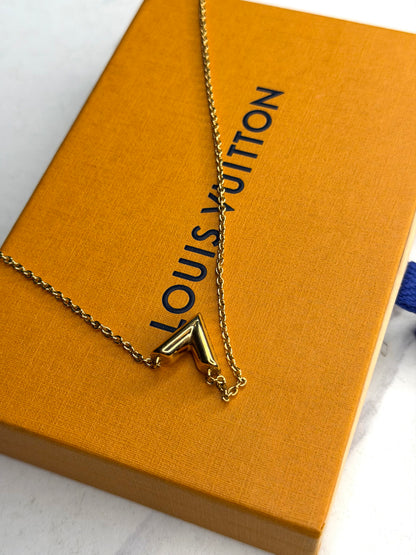 Pre-owned Louis Vuitton essential V necklace