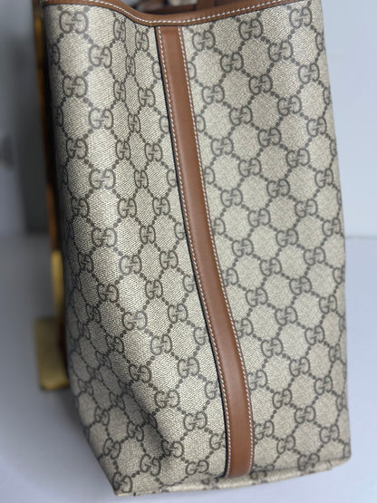 Pre-owned Gucci GG canvas maxi emblem shoulder tote