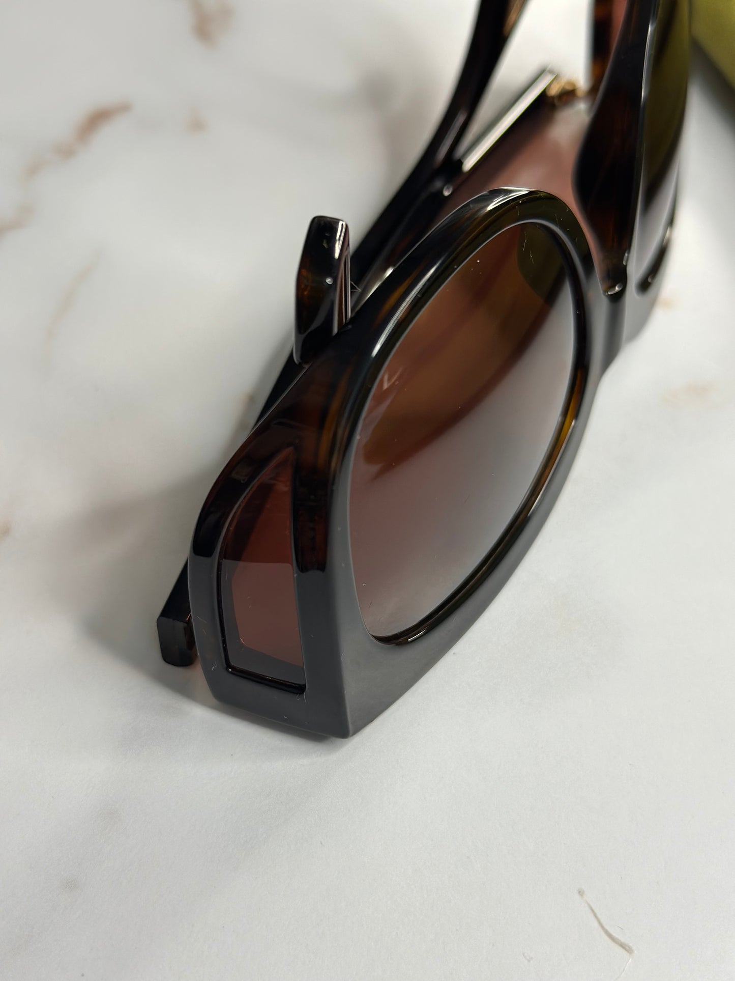 Pre-owned Gucci tortoise sunglasses with gold hardware