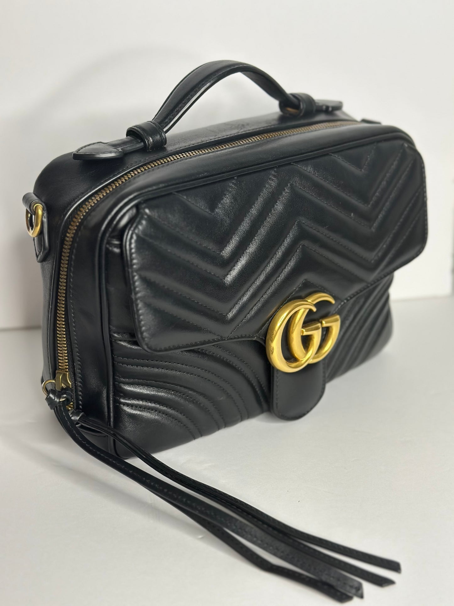 Pre-owned Gucci GG Marmont Black matalasse leather crossbody with sylvie web strap.