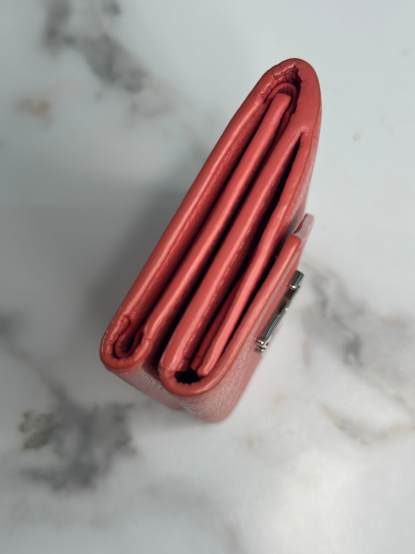 Pre-owned Louis Vuitton Coral leather lock me compact wallet