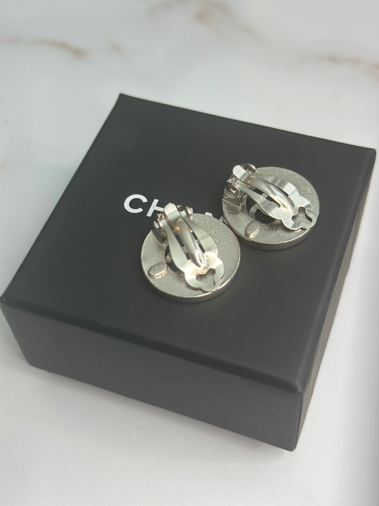 Pre-owned Chanel silver-toned round button clip on earrings
