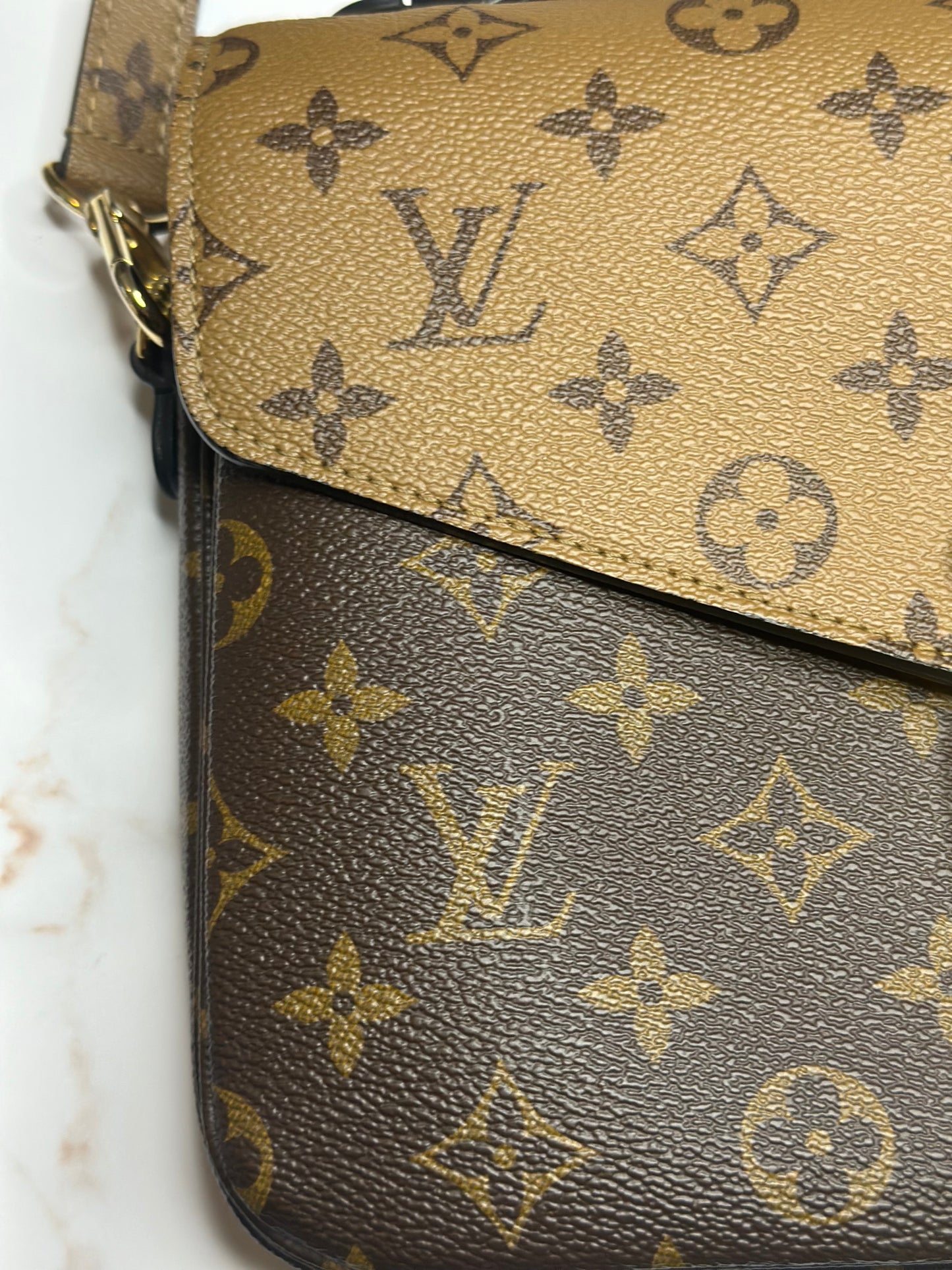 Pre-owned Louis Vuitton reverse monogram canvas Pochette Metis crossbody