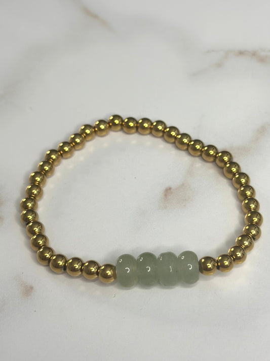Light green beaded stretch bracelet