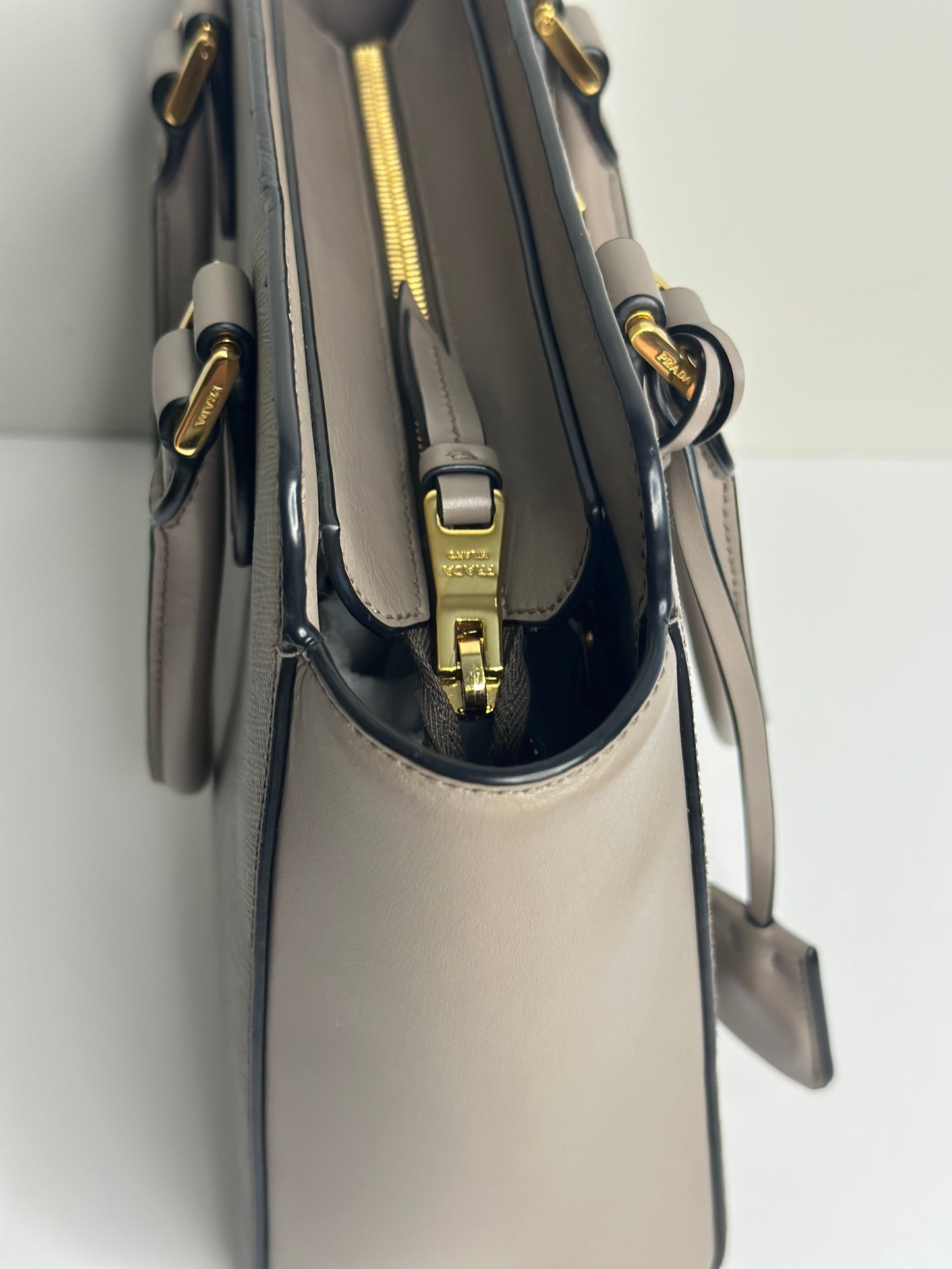 Pre-owned Prada grey Saffiano leather small top handle tote