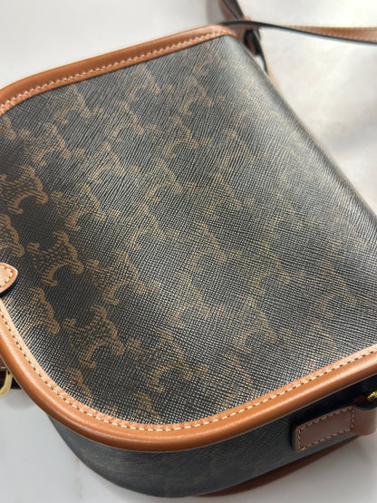 Pre-owned Celine FOLCO BAG IN TRIOMPHE CANVAS AND CALFSKIN
MEDIUM crossbody