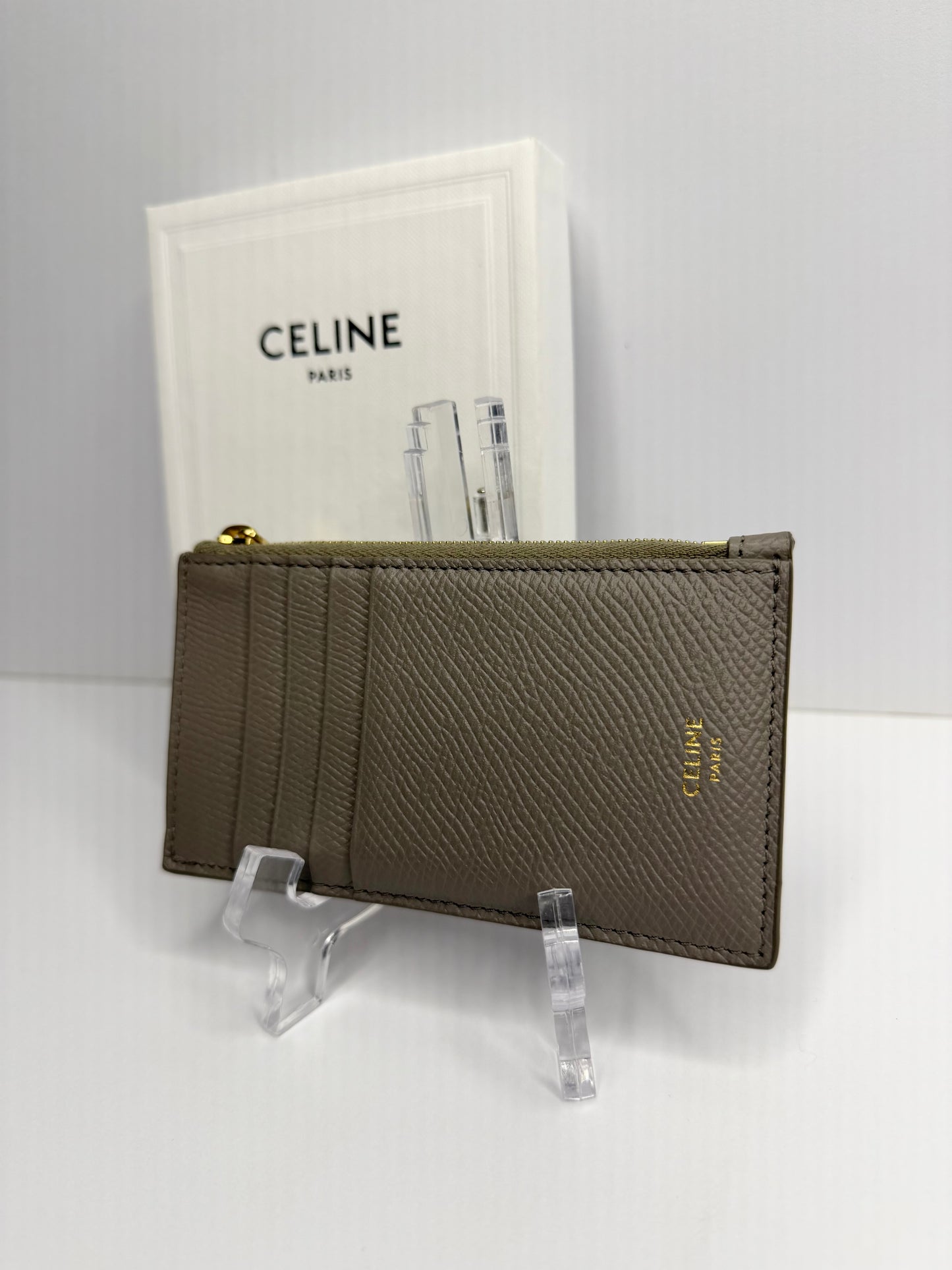 Pre-owned Celine zipped card holder in gray grained calfskin leather