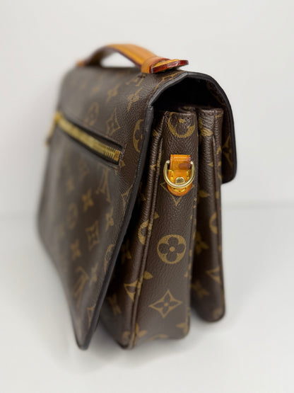 Pre-owned Louis Vuitton monogram canvas Pochette metis Crossbody