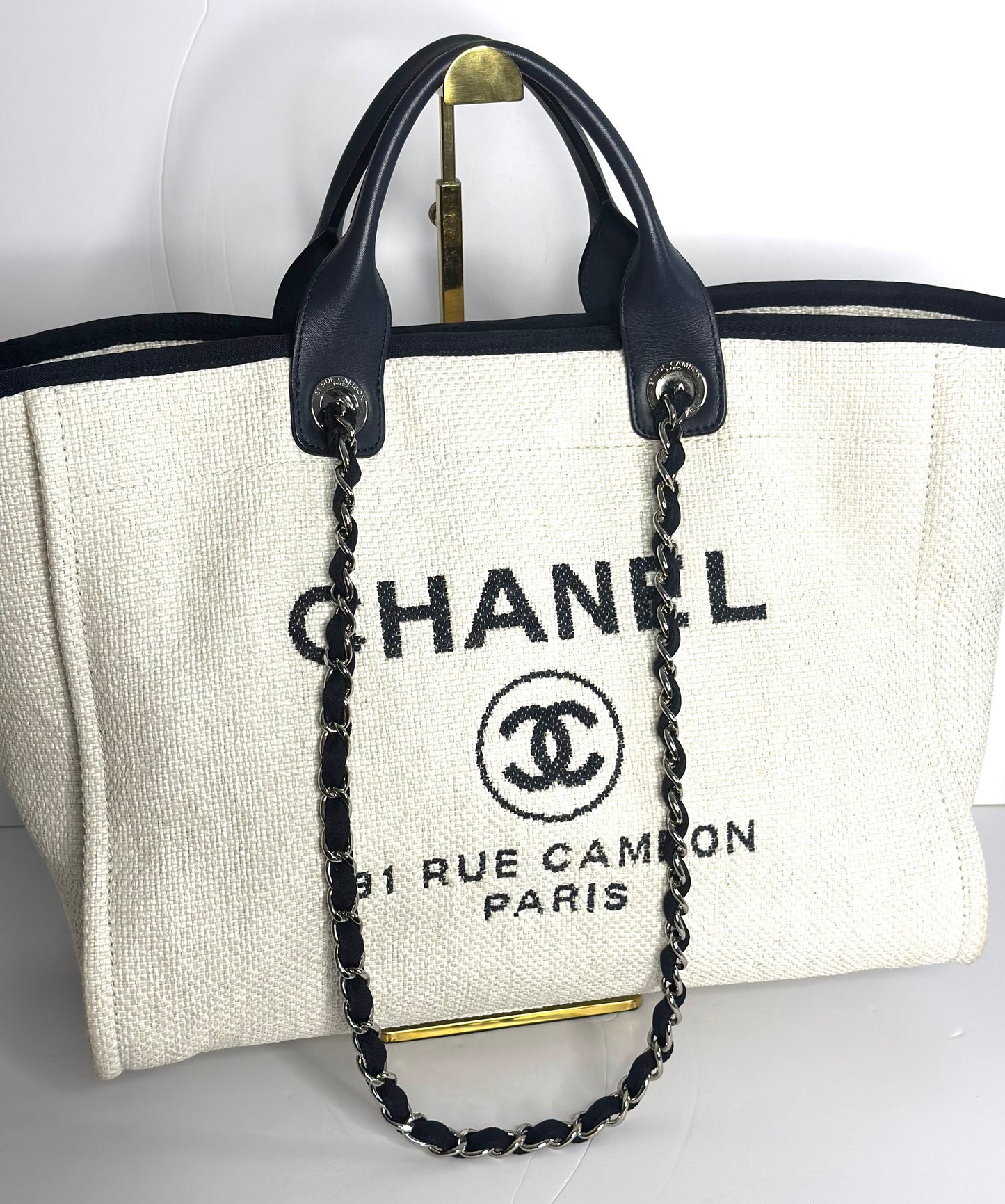 Pre-owned Chanel White and Navy Blue Canvas Deauville Medium Tote
