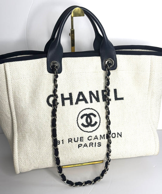 Pre-owned Chanel White and Navy Blue Canvas Deauville Medium Tote