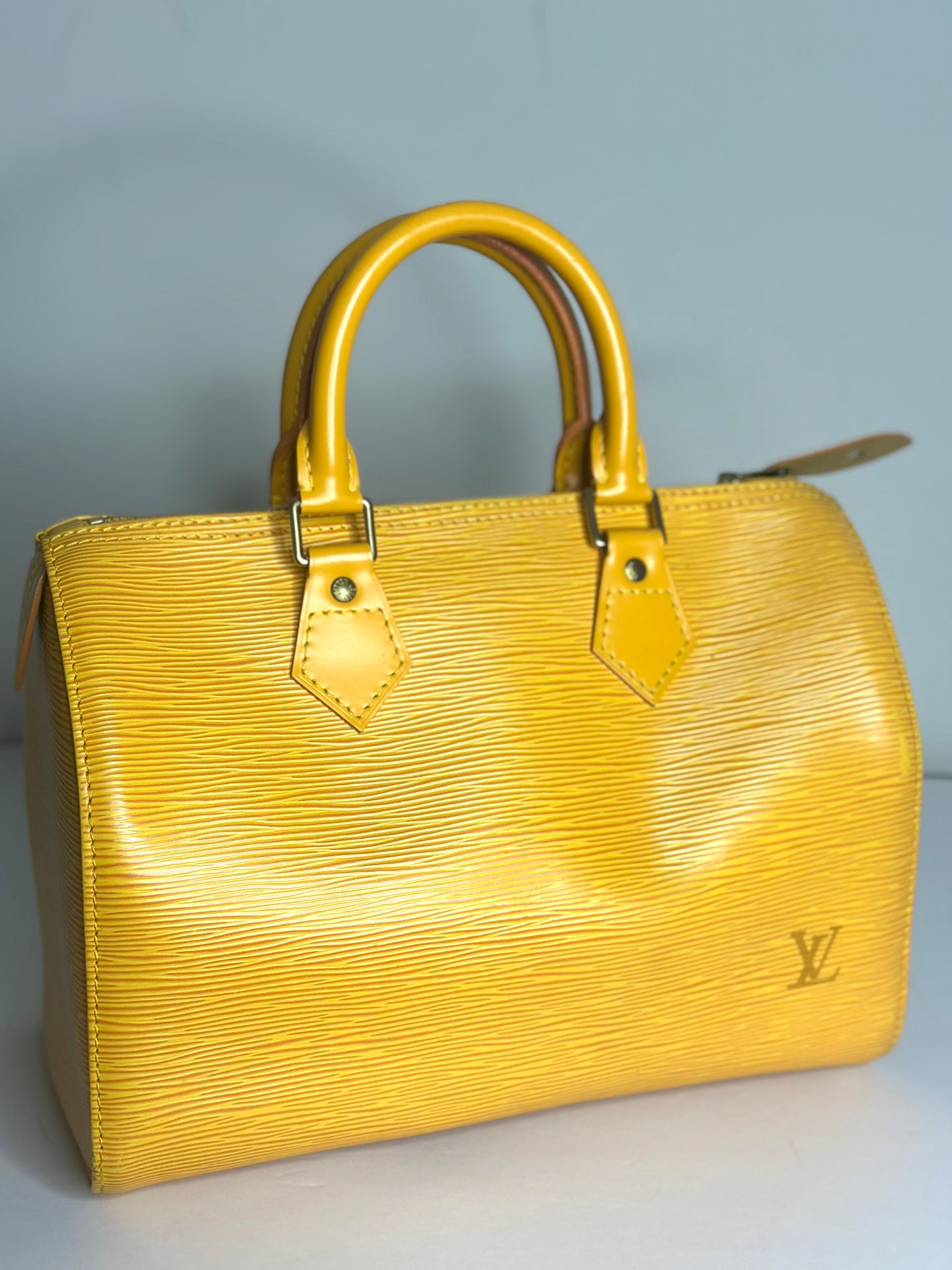 Pre-owned Louis Vuitton yellow Epi leather speedy 25 Boston bag