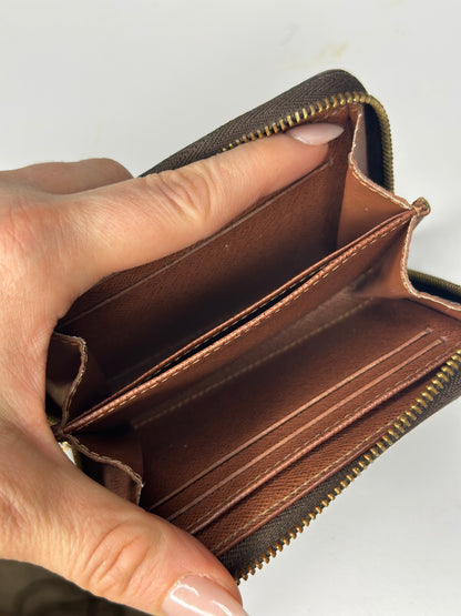 Pre-owned Louis Vuitton monogram canvas compact zippy