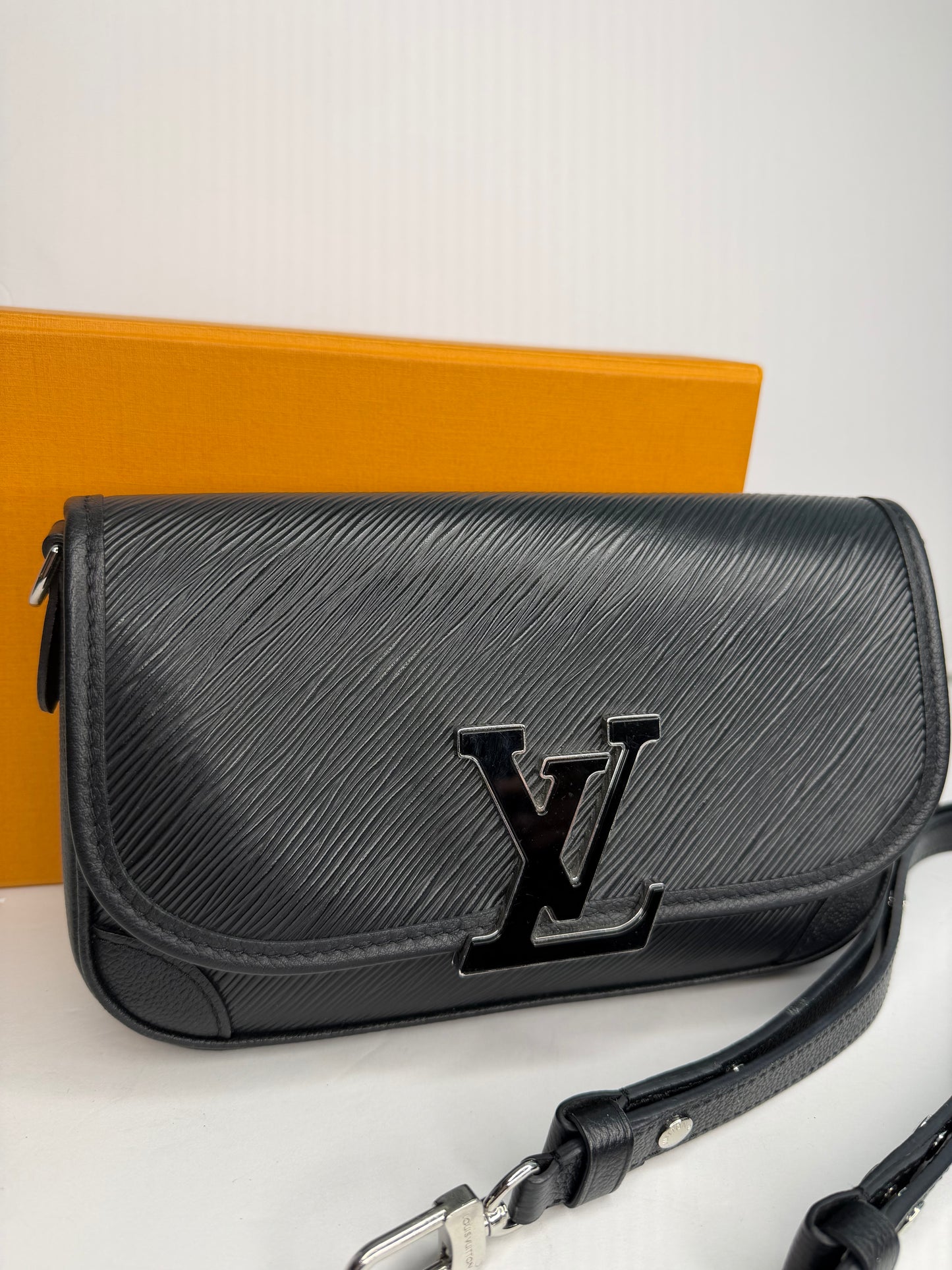 Pre-owned Louis Vuitton Black Epi Leather Buci crossbody