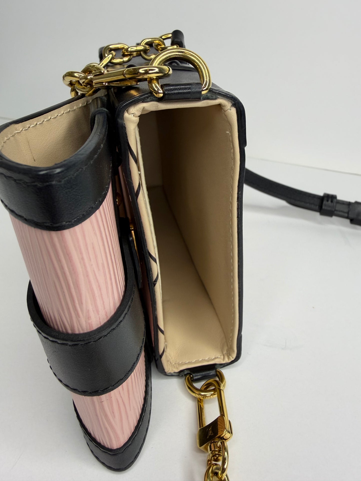 Pre-owned Louis Vuitton rose ballerine Epi vertical trunk crossbody