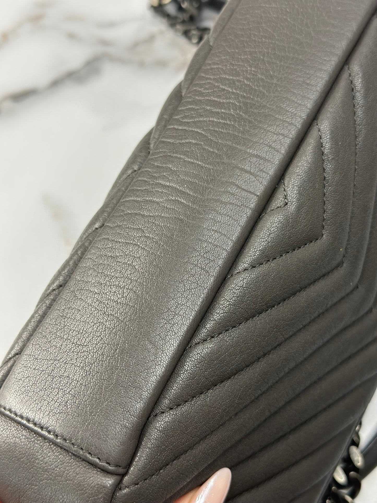 Pre-owned Saint Laurent gray Chevron stitched leather, medium college bag