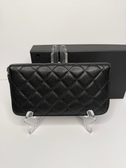 Pre-owned Chanel CC black, quilted￼ caviar leather zippy wallet