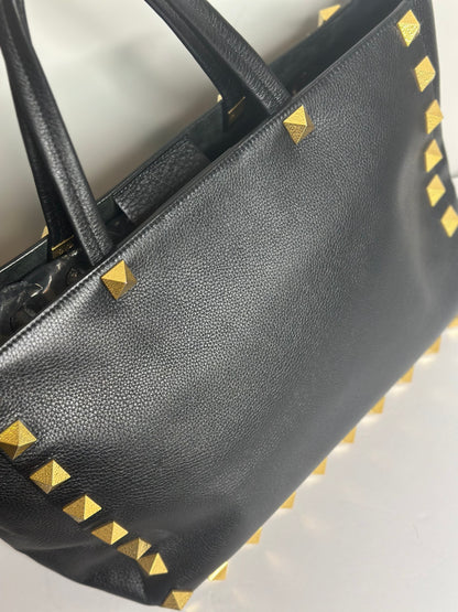 Pre-owned Valentino leather rockstud shoulder tote