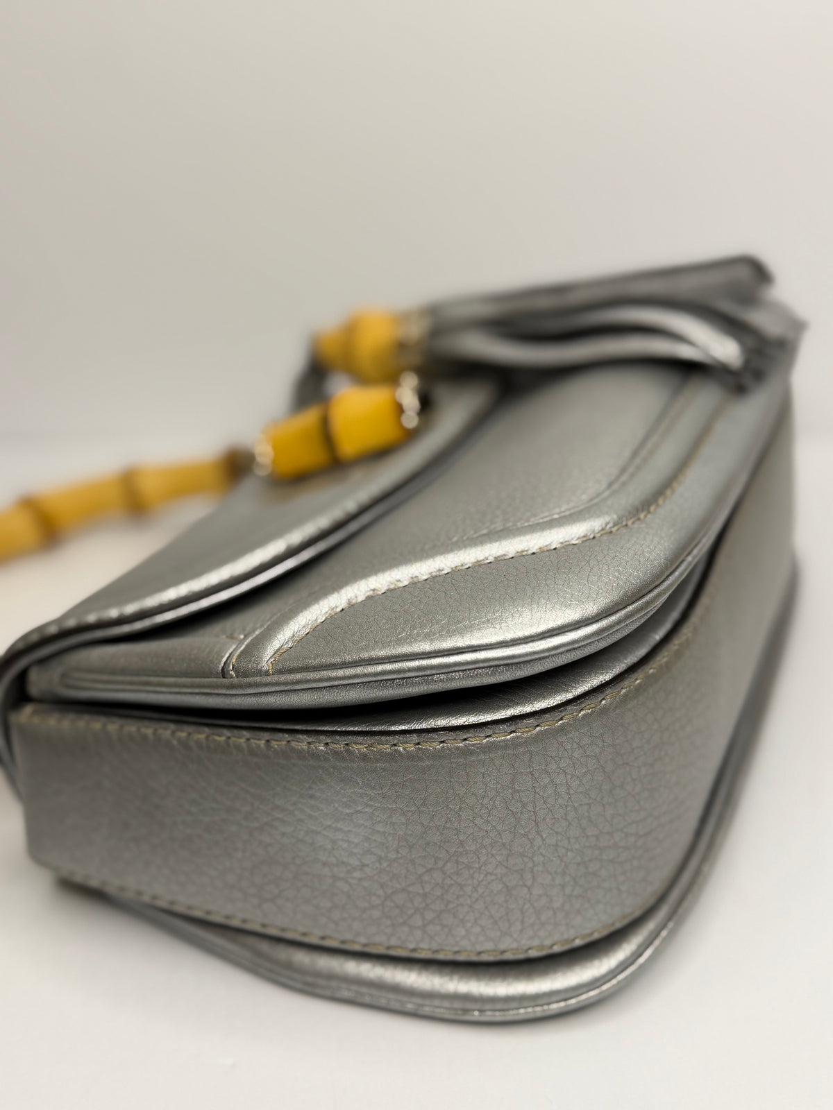 Pre-owned Gucci Metallic Calfskin Medium New Bamboo Top Handle Bag Silver
