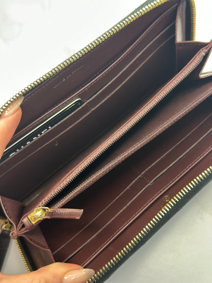 Pre-owned Chanel black caviar leather zippy wallet
