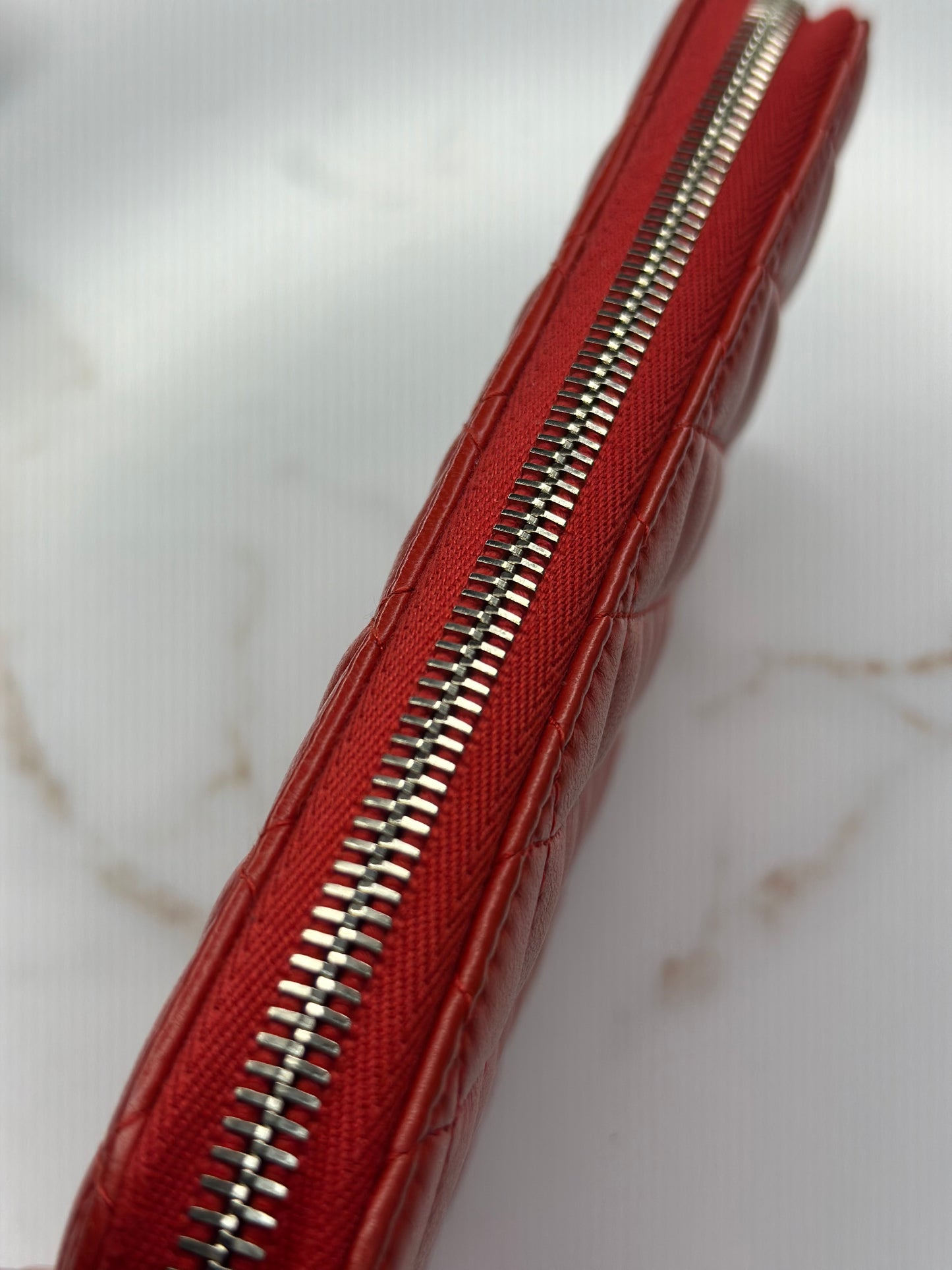 Pre-owned Chanel red quilted lambskin zippy wallet