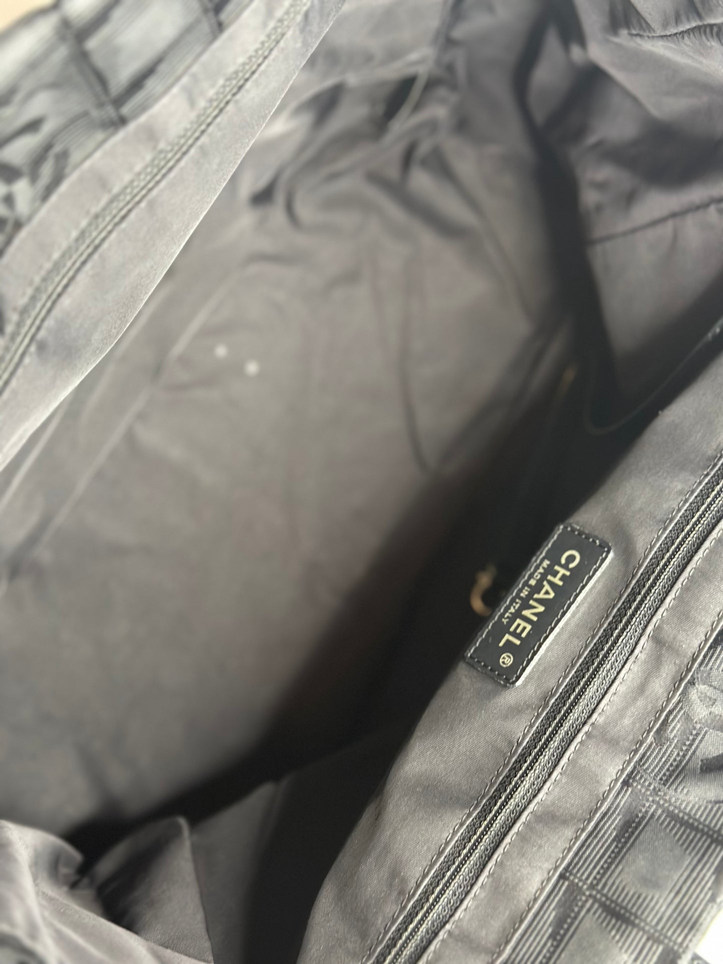 Pre-owned Chanel black nylon ￼medium travel line tote